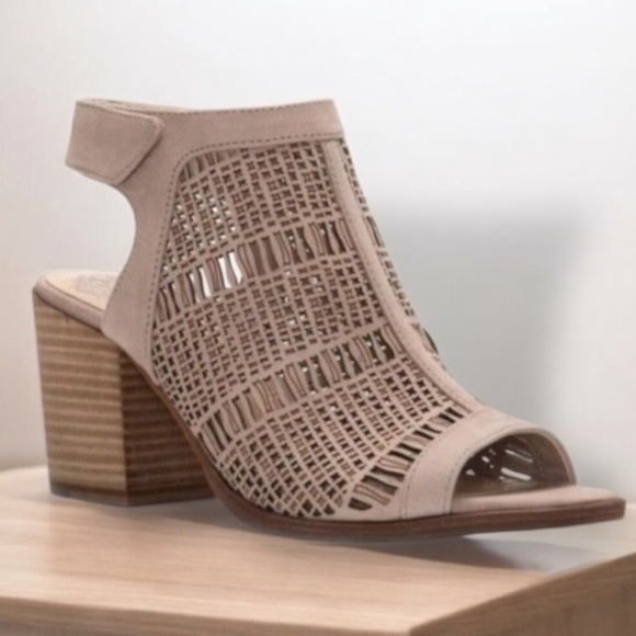 Vince Camuto Keannie Beige Laser Cutout Leather adjustable Block Heel Sandals - Picture 7 of 8